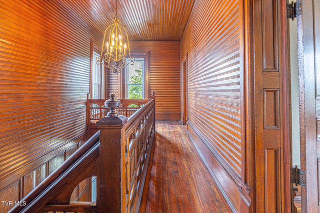 1115 East Unaka Avenue, Johnson City, TN 37601