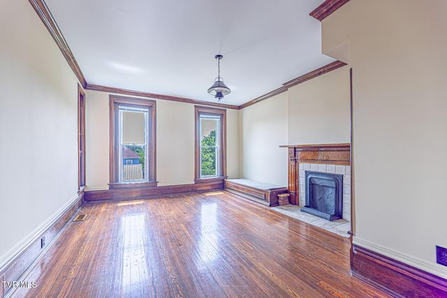 1115 East Unaka Avenue, Johnson City, TN 37601