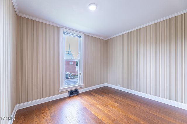 1115 East Unaka Avenue, Johnson City, TN 37601
