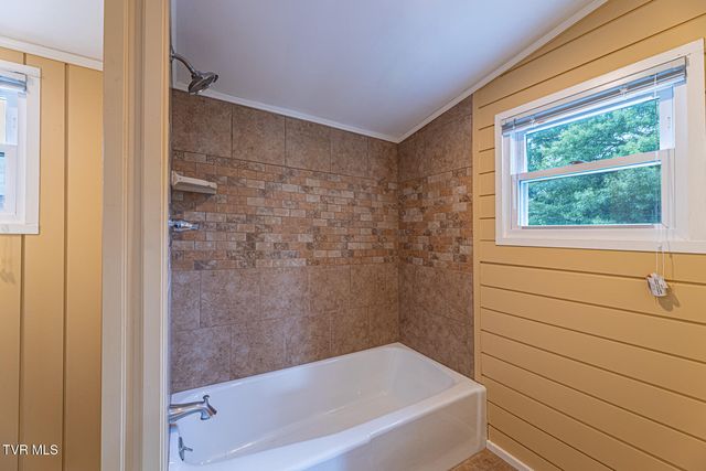 1115 East Unaka Avenue, Johnson City, TN 37601