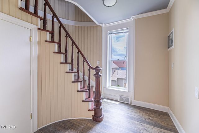 1115 East Unaka Avenue, Johnson City, TN 37601