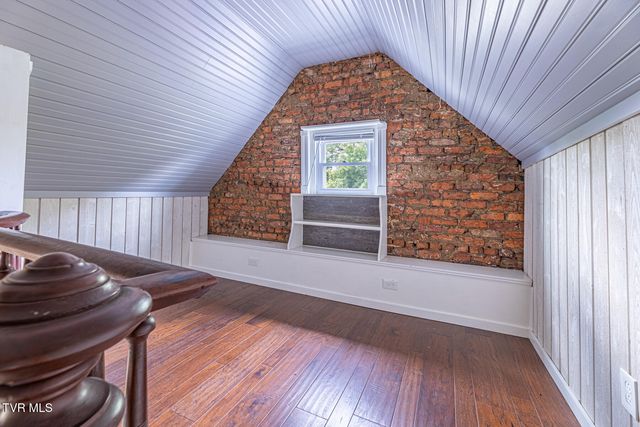 1115 East Unaka Avenue, Johnson City, TN 37601