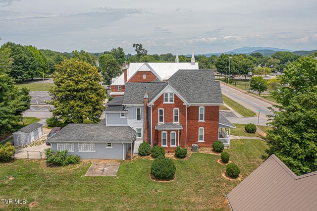 1115 East Unaka Avenue, Johnson City, TN 37601