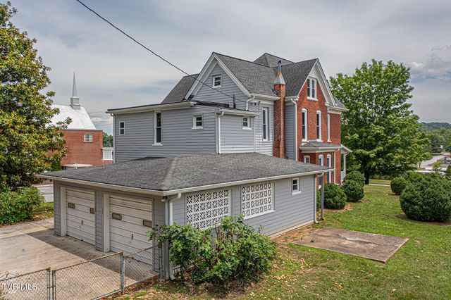 1115 East Unaka Avenue, Johnson City, TN 37601