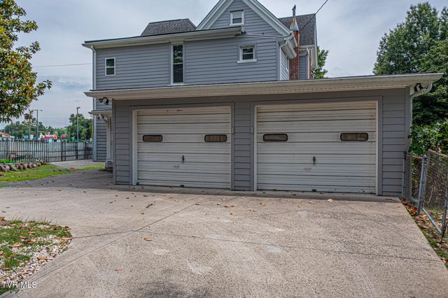 1115 East Unaka Avenue, Johnson City, TN 37601