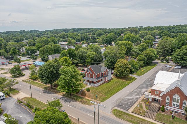 1115 East Unaka Avenue, Johnson City, TN 37601