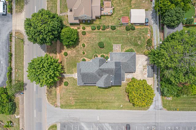 1115 East Unaka Avenue, Johnson City, TN 37601