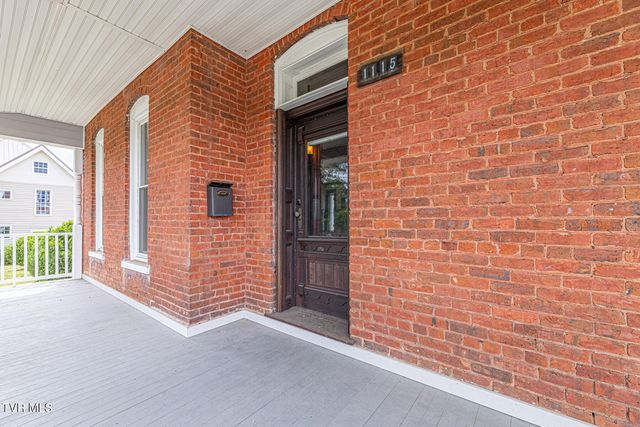 1115 East Unaka Avenue, Johnson City, TN 37601