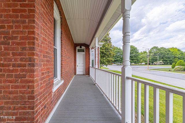 1115 East Unaka Avenue, Johnson City, TN 37601