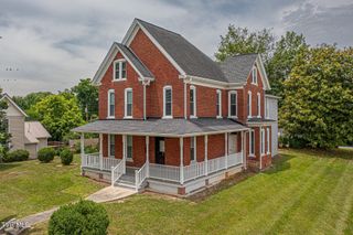 1115 East Unaka Avenue, Johnson City, TN 37601