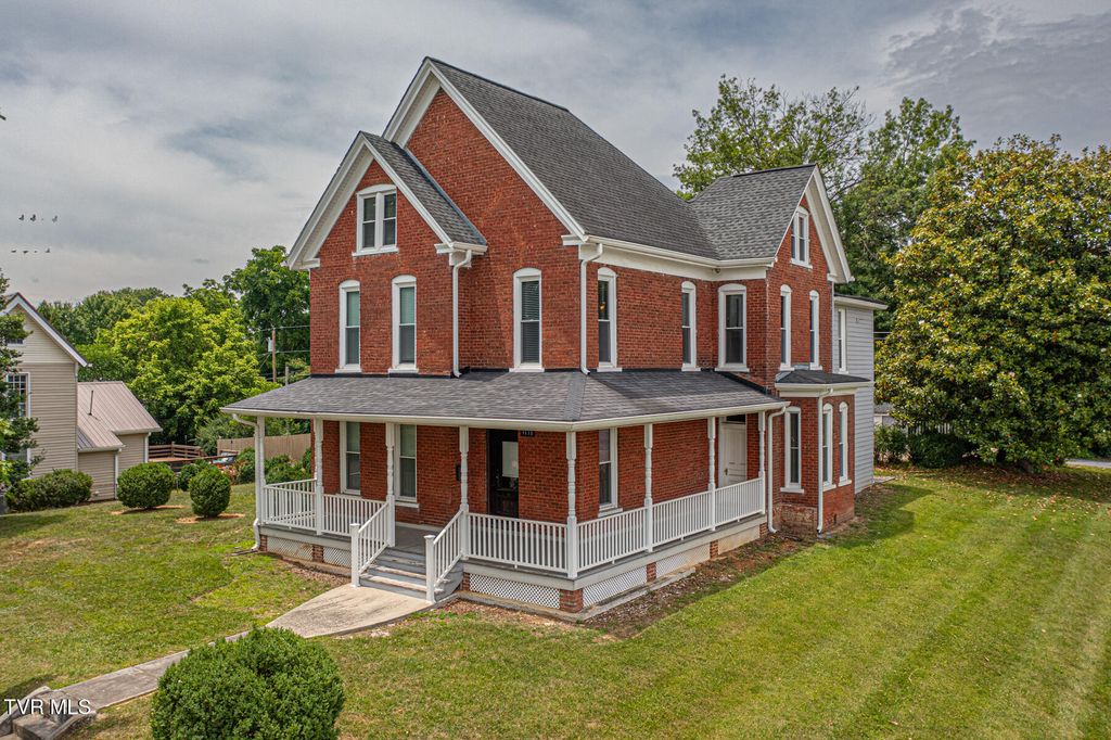 1115 East Unaka Avenue, Johnson City, TN 37601