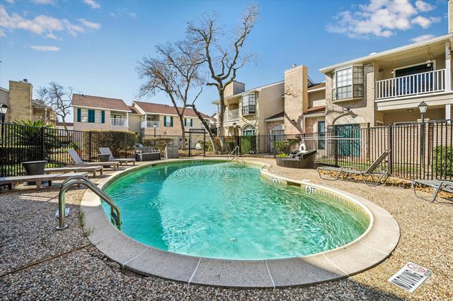 2220 Bering Drive 26, Houston, TX 77057