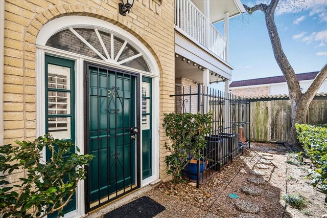 2220 Bering Drive 26, Houston, TX 77057