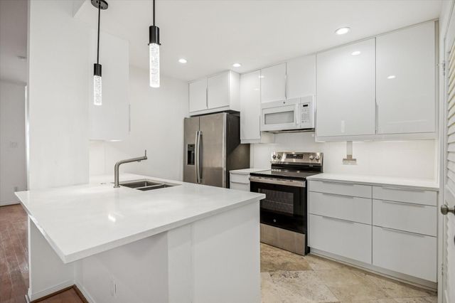 2220 Bering Drive 26, Houston, TX 77057