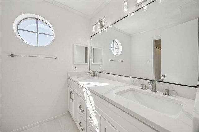 2220 Bering Drive 26, Houston, TX 77057