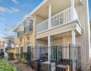 2220 Bering Drive 26, Houston, TX 77057
