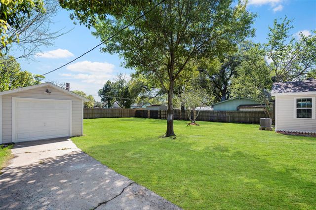 1405 Austin Street, La Marque, TX 77568