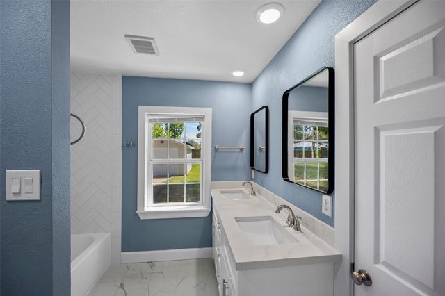 1405 Austin Street, La Marque, TX 77568