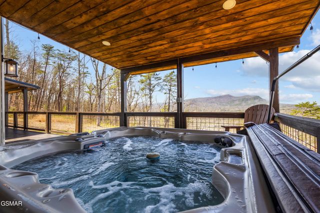 3360 Priscilla Heights Lane, Sevierville, TN 37862