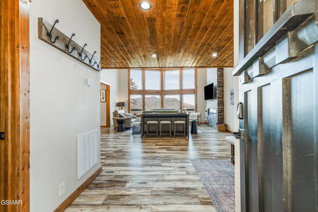 3360 Priscilla Heights Lane, Sevierville, TN 37862