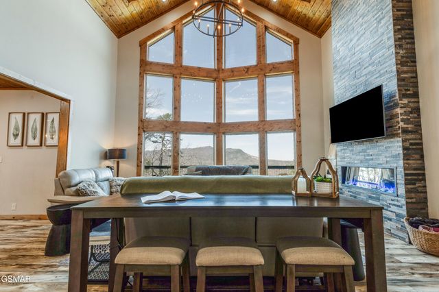 3360 Priscilla Heights Lane, Sevierville, TN 37862