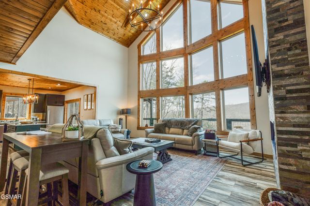 3360 Priscilla Heights Lane, Sevierville, TN 37862