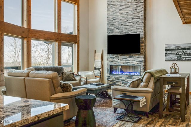 3360 Priscilla Heights Lane, Sevierville, TN 37862