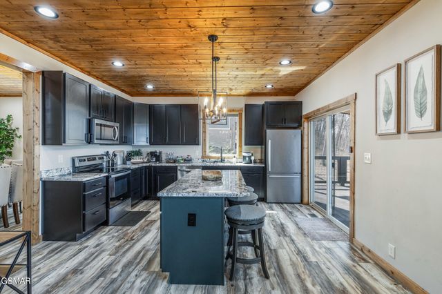 3360 Priscilla Heights Lane, Sevierville, TN 37862