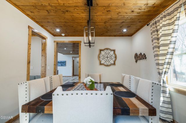 3360 Priscilla Heights Lane, Sevierville, TN 37862