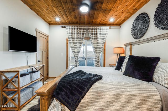 3360 Priscilla Heights Lane, Sevierville, TN 37862