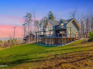 3360 Priscilla Heights Lane, Sevierville, TN 37862
