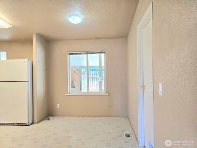 518 W Lee Avenue, Westport, WA 98595