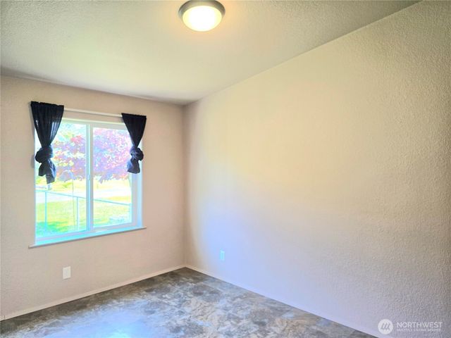 518 W Lee Avenue, Westport, WA 98595