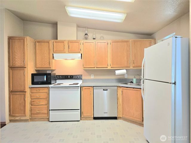 518 W Lee Avenue, Westport, WA 98595