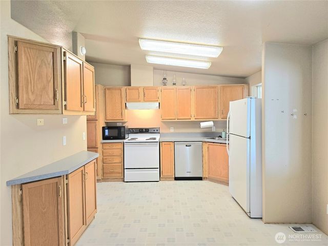 518 W Lee Avenue, Westport, WA 98595