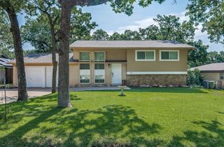 141 Stonegate Court, Bedford, TX 76022