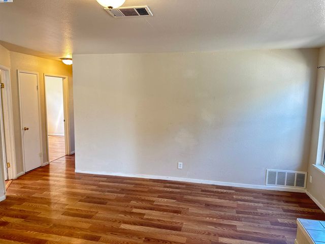 10538 Creekside Cir, Oakland, CA 94603