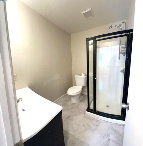 10538 Creekside Cir, Oakland, CA 94603