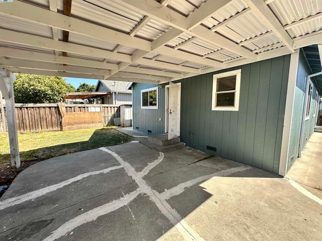 10538 Creekside Cir, Oakland, CA 94603