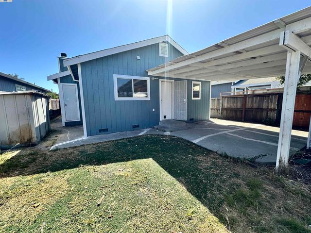 10538 Creekside Cir, Oakland, CA 94603