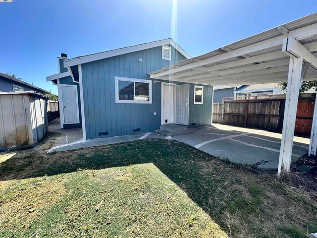 10538 Creekside Cir, Oakland, CA 94603