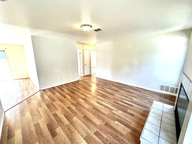 10538 Creekside Cir, Oakland, CA 94603