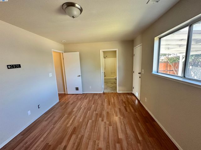 10538 Creekside Cir, Oakland, CA 94603