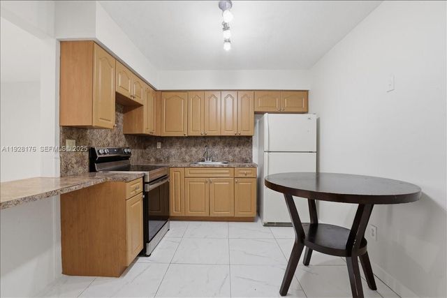 6111 SW 39th Ct 2, Davie, FL 33314