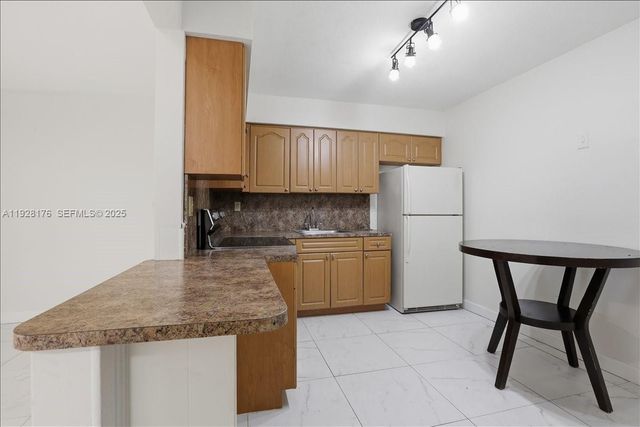 6111 SW 39th Ct 2, Davie, FL 33314