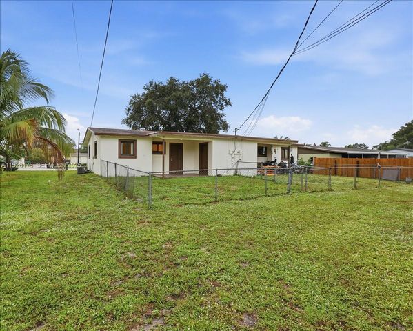 6111 SW 39th Ct 2, Davie, FL 33314