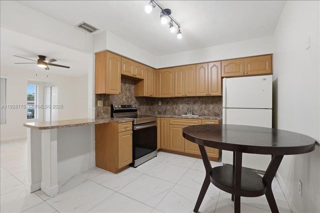 6111 SW 39th Ct 2, Davie, FL 33314