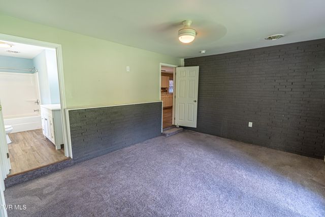 129 Grove Park Drive, Bristol, TN 37620