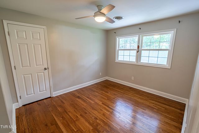 129 Grove Park Drive, Bristol, TN 37620