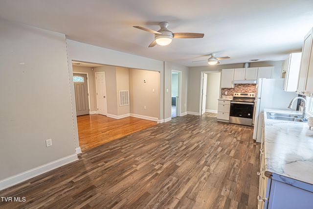 129 Grove Park Drive, Bristol, TN 37620